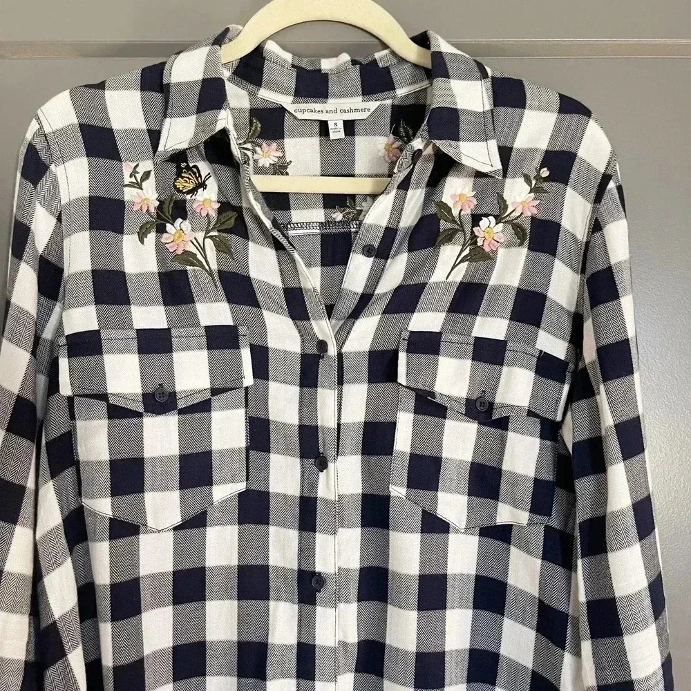 Cupcakes And Cashmere Check Floral Embroidery Collared Button Down Shirt Small - Picture 3 of 11